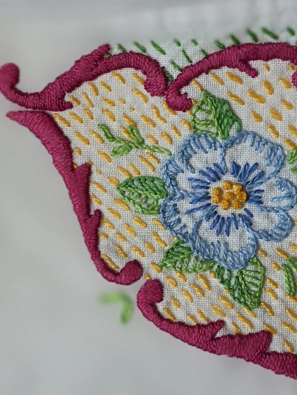 THIS A PAIR OF BOLD HAND EMBROIDERED VINTAGE TEA TOWELS